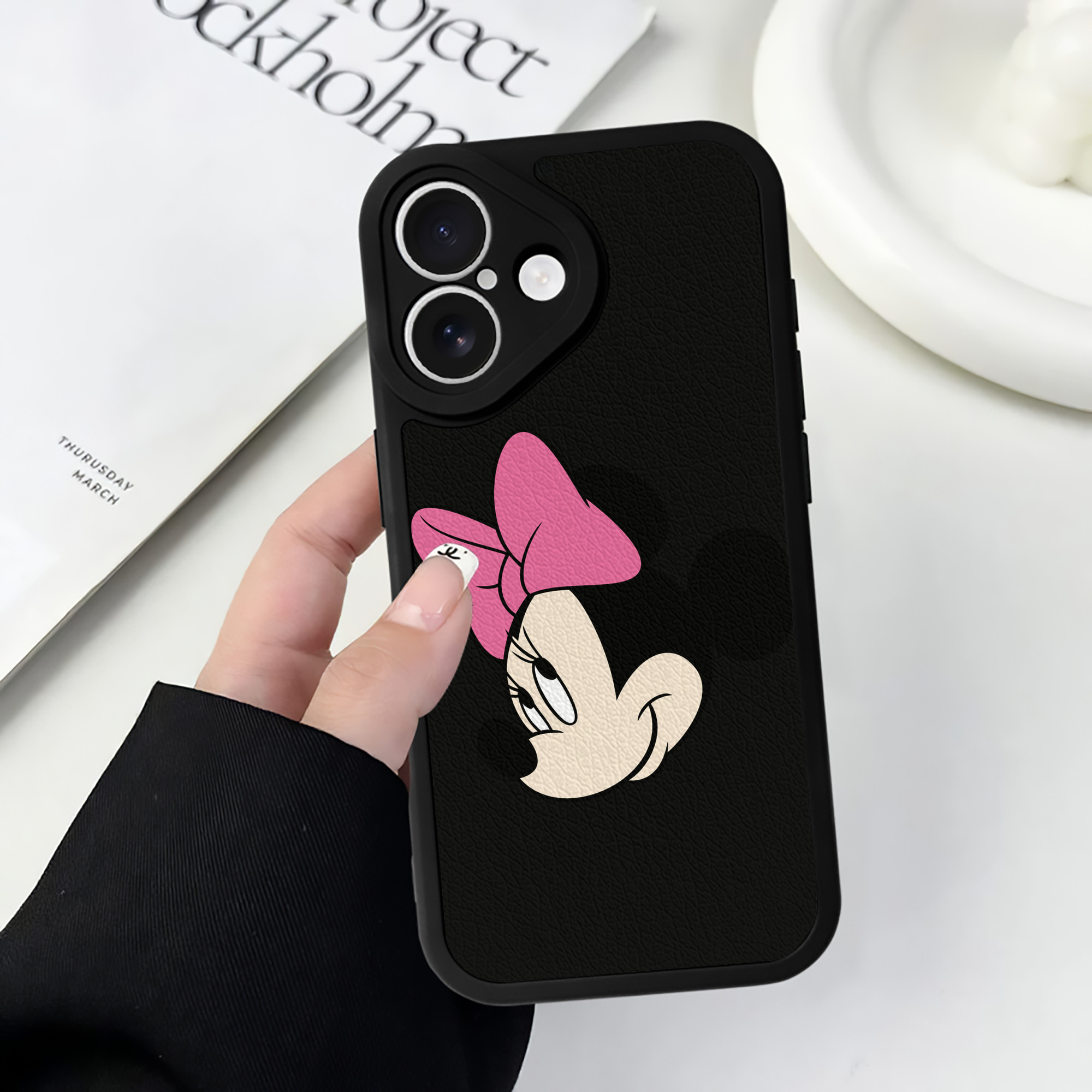 （画像用） ミッキーマウス Mickey Mouse 【iPhone 16シリーズ対応】シリコンスマホケース（レザー調） 材質：シリコン